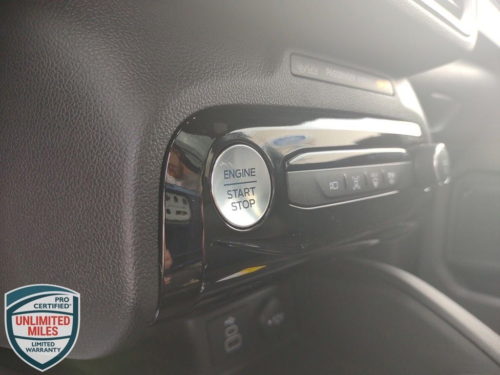 2025 Ford Escape Hybrid ST-Line Select