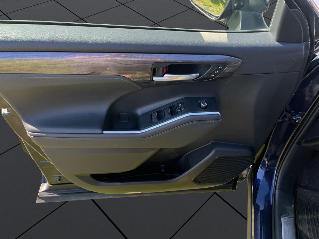 2023 Toyota Highlander Platinum