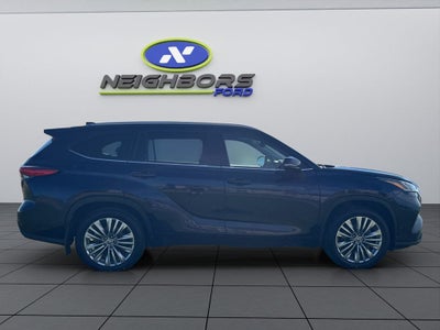 2023 Toyota Highlander Platinum